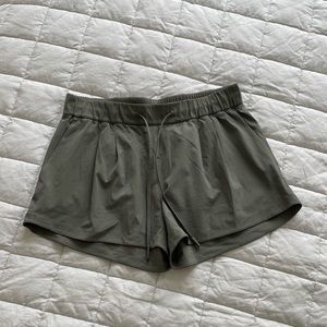Lululemon Mid Rise Short